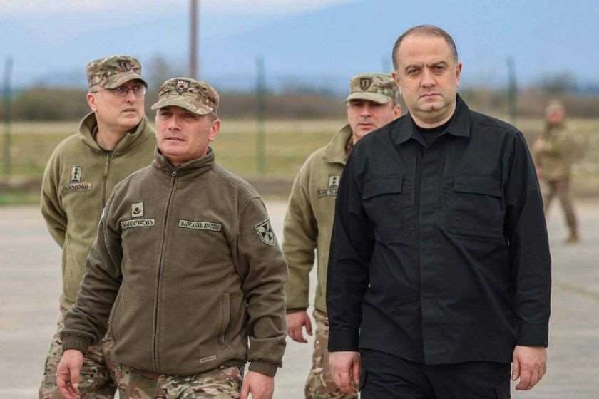 ირაკლი ჩიქოვანი დასავლეთის სარდლობის სამხედრო ბაზებზე არსებულ ვითარებას გაეცნო