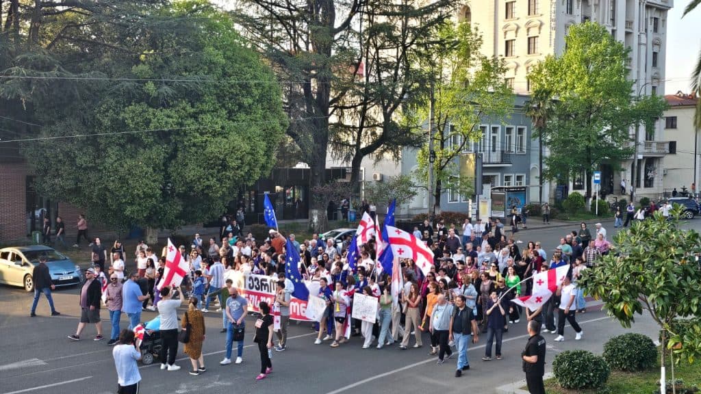 „უცხოური გავლენის გამჭვირვალობის შესახებ“ კანონპროექტი ზუგდიდში გააპროტესტეს - image 4