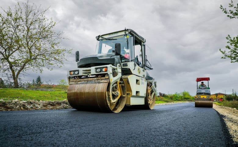 სენაკში შხეფის უბანში გზის ასფალტირების სამუშაოები მიმდინარეობს - image 3