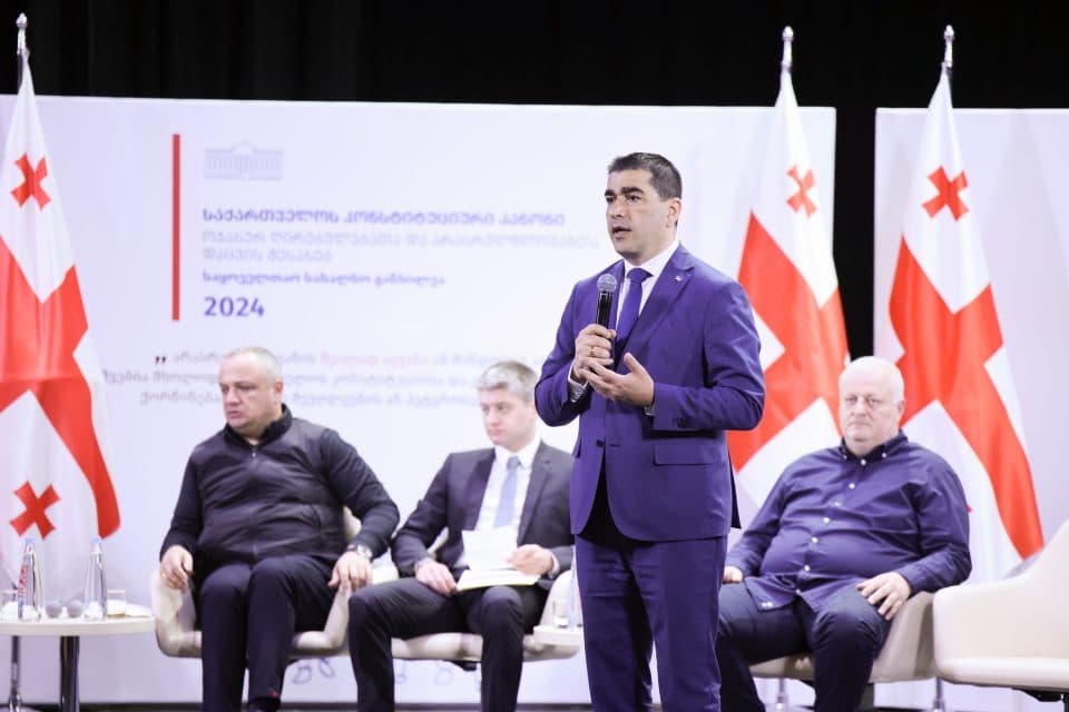 ზუგდიდში საკონსტიტუციო ცვლილებებთან დაკავშირებით საყოველთაო განხილვა გაიმართა