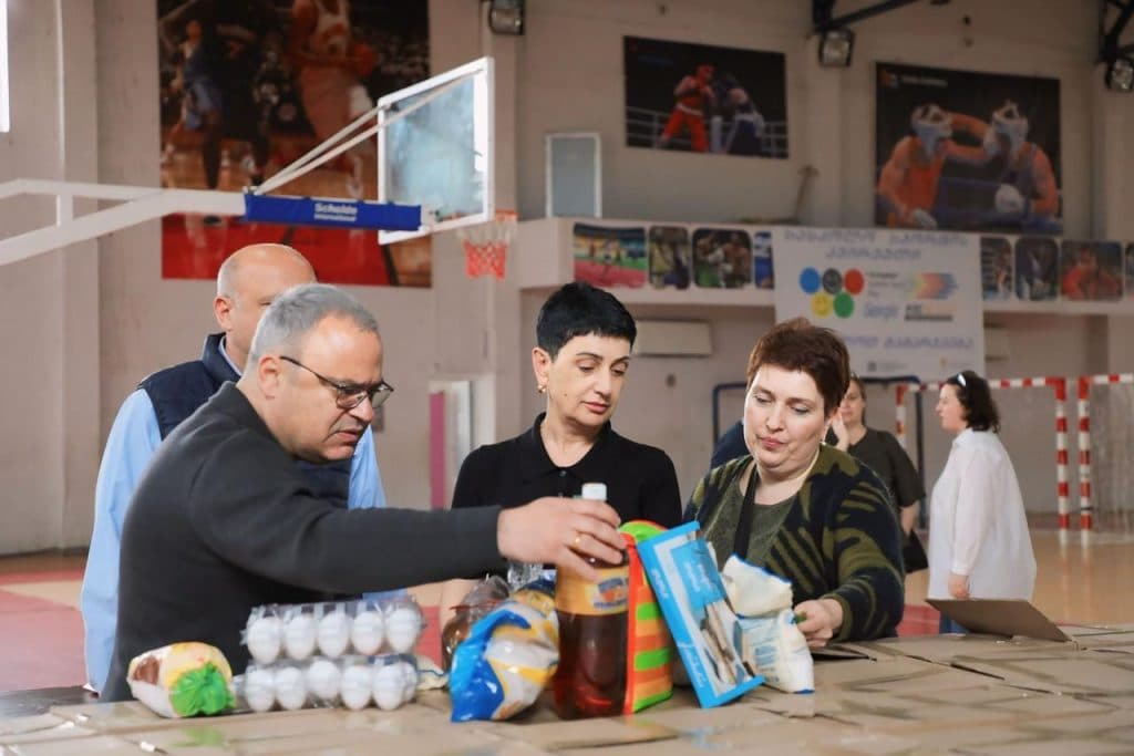 ზუგდიდის მერია, სოციალურად დაუცველ 550 ოჯახს, სააღდგომო ნობათს გადასცემს - image 5