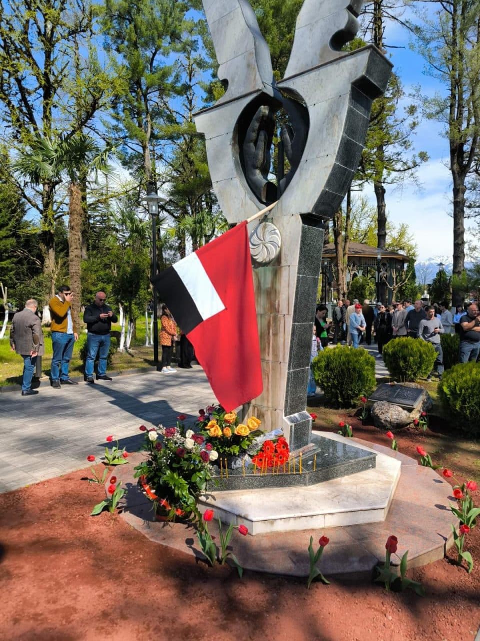 ჩხოროწყუში 9 აპრილს დაღუპულთა ხსოვნას პატივი მიაგეს