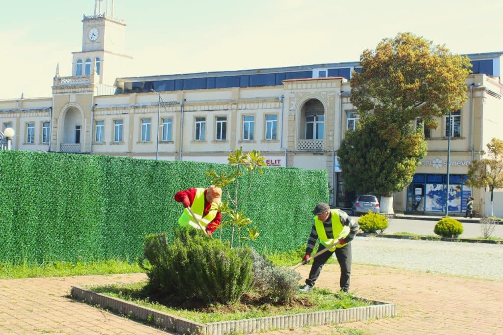 ფოთის მუნიციპალური სერვისების ცენტრი ქალაქის მასშტაბით სხვადასხვა სამუშაოებს ახორციელებს - image 5