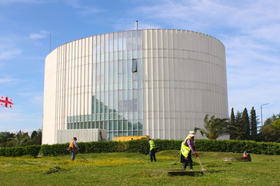 ფოთში გამწვანების სამუშაოები აქტიურად მიმდინარეობს.