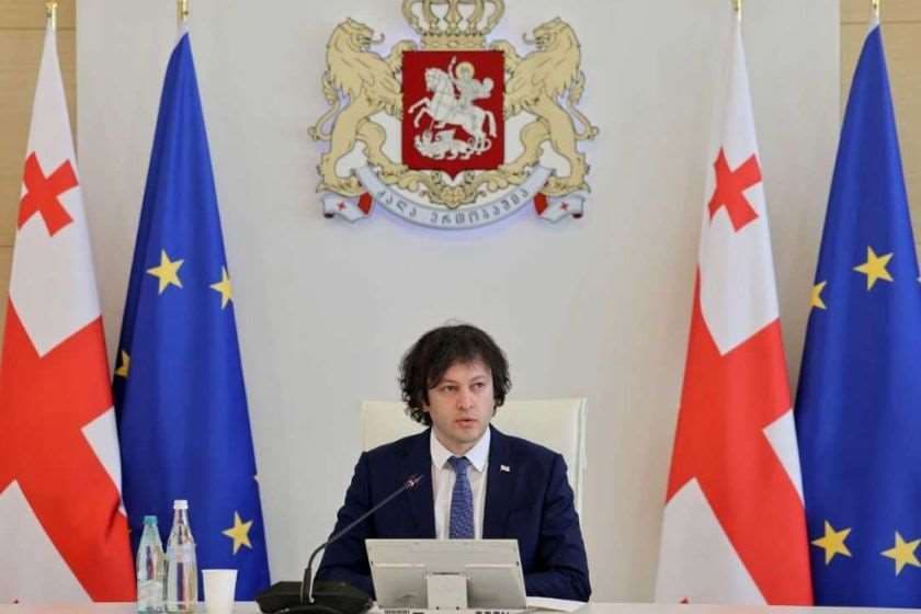 ირაკლი კობახიძე: შენობების ფასადების, ღობეების გადახურვის იერსახესთან დაკავშირებით კონკრეტული სტანდარტები დამტკიცდება, ფასადებიც, შემოღობვაც, გადახურვაც უნდა ერგებოდეს ურბანულ ქსელს