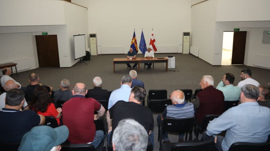 გუბერნატორი ზუგდიდის მერი სოფლის რწმუნებულებს შეხვდნენ - image 2