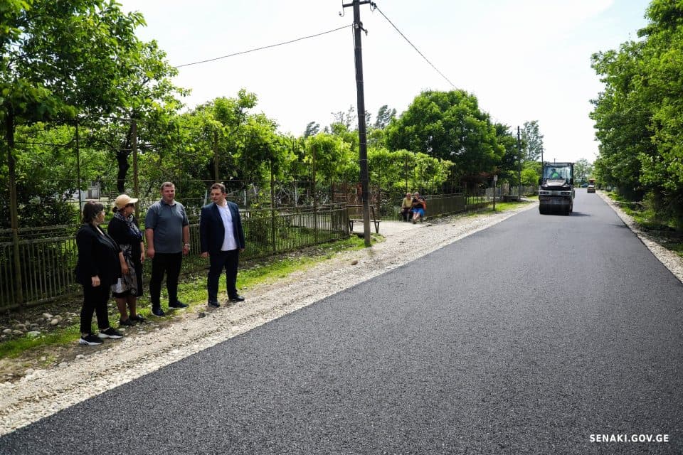 სენაკის მერი საჟვანიო-ისულას დამავშირებელ გზაზე მიმდინარე სამუშაოებს გაეცნო