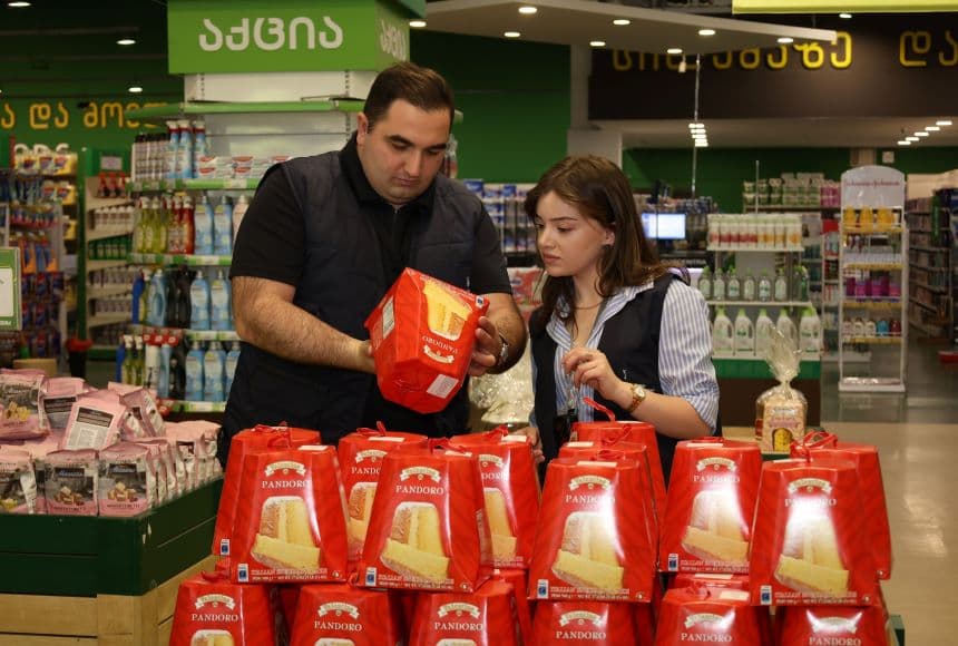 სურსათის ეროვნული სააგენტო მოსახლეობას მოუწოდებს, მალფუჭებადი და მაღალი რისკის სურსათი შეიძინოს მხოლოდ ისეთ სარეალიზაციო ობიექტებში, სადაც დაცულია შენახვის მოთხოვნები და სანიტარიულ-ჰიგიენური ნორმები