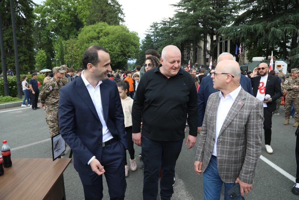 ზუგდიდში დამოუკიდებლობის დღის აღნიშვნა მიმდინარეობს [ფოტო] - image 3
