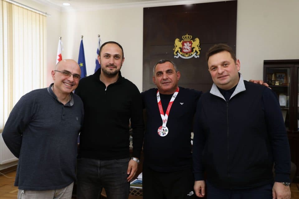 ვეტერან სენაკელ სპორტსმენს,  ევროპის ჩემპიონატზე გასამგზავრებლად, სენაკის მერია დააფინანსებს