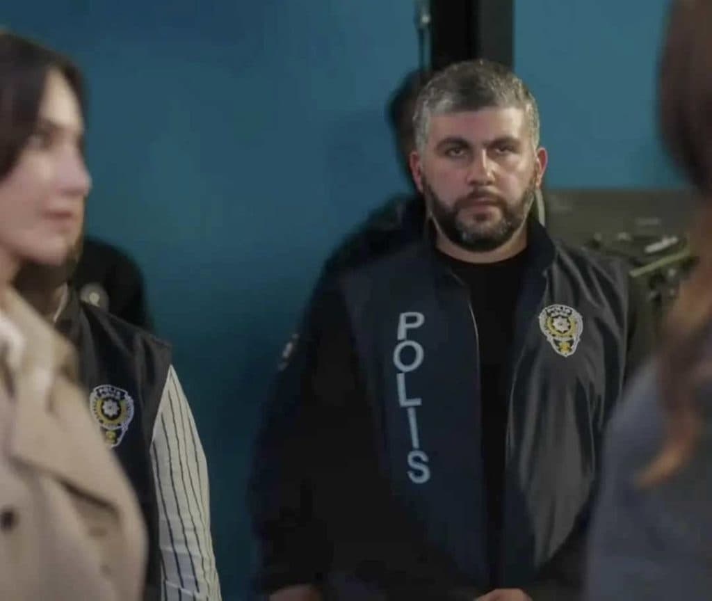 გაიცანით ქართველი ვინც ცნობილ თურქ ვარსკვლავებთან ერთად რეიტინგულ სერიალებში მონაწილეობს - image 7