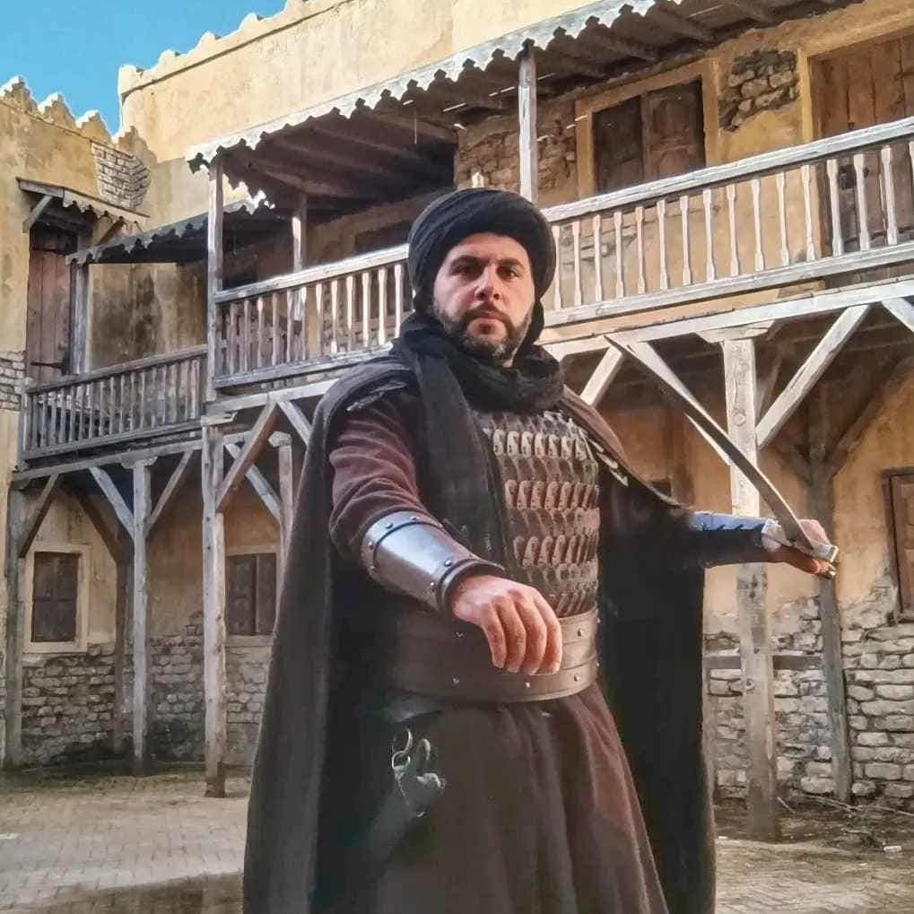 გაიცანით ქართველი ვინც ცნობილ თურქ ვარსკვლავებთან ერთად რეიტინგულ სერიალებში მონაწილეობს - image 3