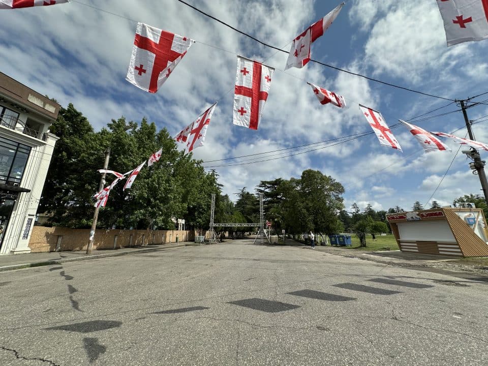 ისტორიულ მატჩს ზუგდიდში დიდ ეკრანზე მეორე სკოლის წინ აჩვენებენ