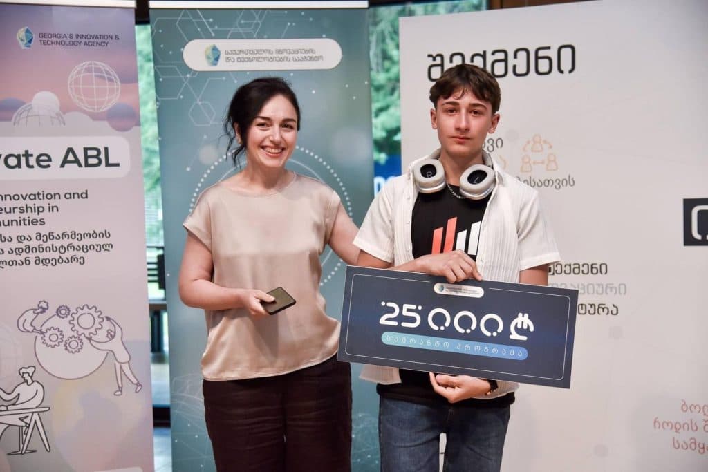ინოვაციების სააგენტომ 25 000 ლარიანი გრანტი 8 ზუგდიდელ გამარჯვებულს გადასცა - image 11
