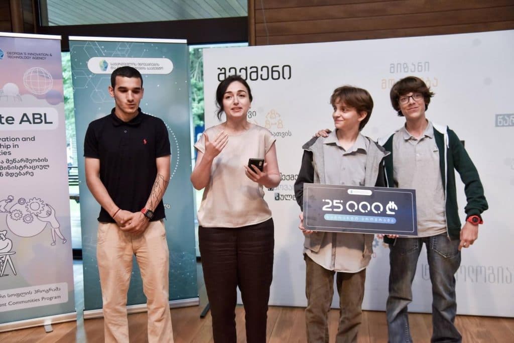 ინოვაციების სააგენტომ 25 000 ლარიანი გრანტი 8 ზუგდიდელ გამარჯვებულს გადასცა - image 9