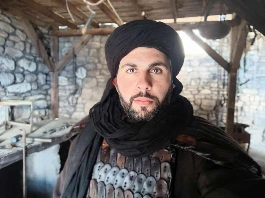 გაიცანით ქართველი ვინც ცნობილ თურქ ვარსკვლავებთან ერთად რეიტინგულ სერიალებში მონაწილეობს - image 2