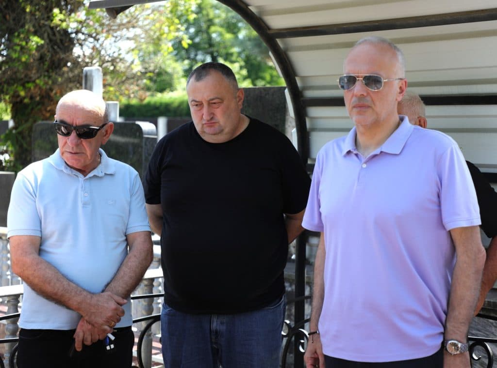 ზუგდიდის მერმა 13 ივნისს დაღუპული მარიამ ქუთელიას საფლავი გვირგვინით შეამკო - image 4