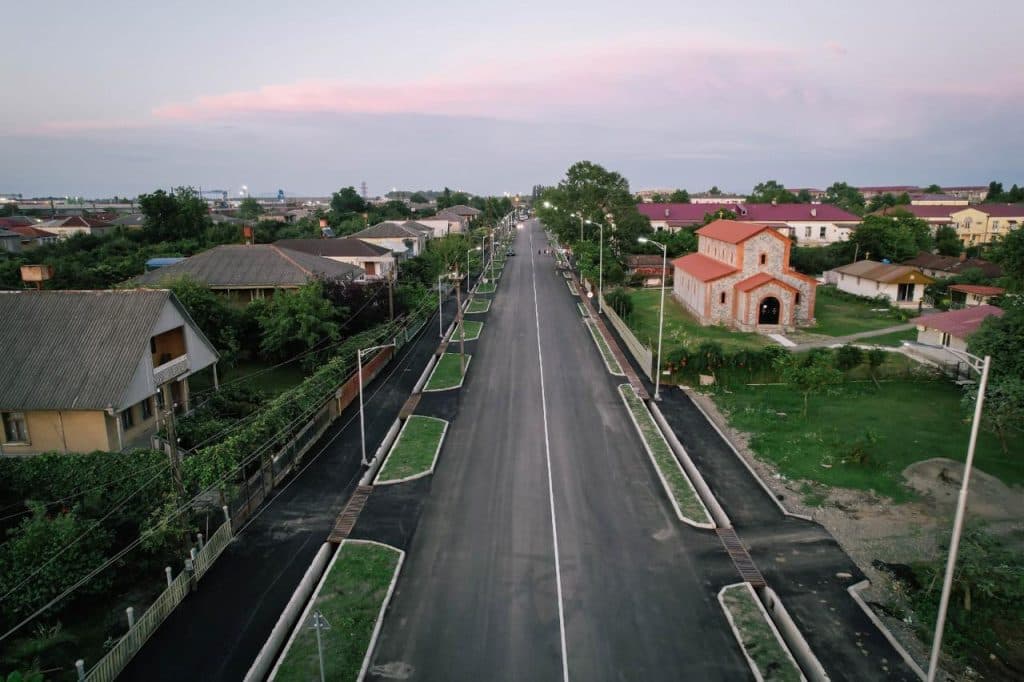 ფოთის მერი: „ვაგრძელებთ საგზაო ინფრასტრუქტურის სამუშაოების დაგეგმვასა და განხორციელებას ქალაქის სხვადასხვა უბანში“ - image 4