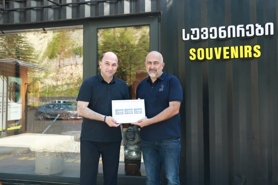 საქართველოს ფოსტის საფოსტო მარკა „ენგურჰესის თაღოვანი კაშხალი“ ენგურჰესის ტურისტულ ატრაქციაზე გაიყიდება