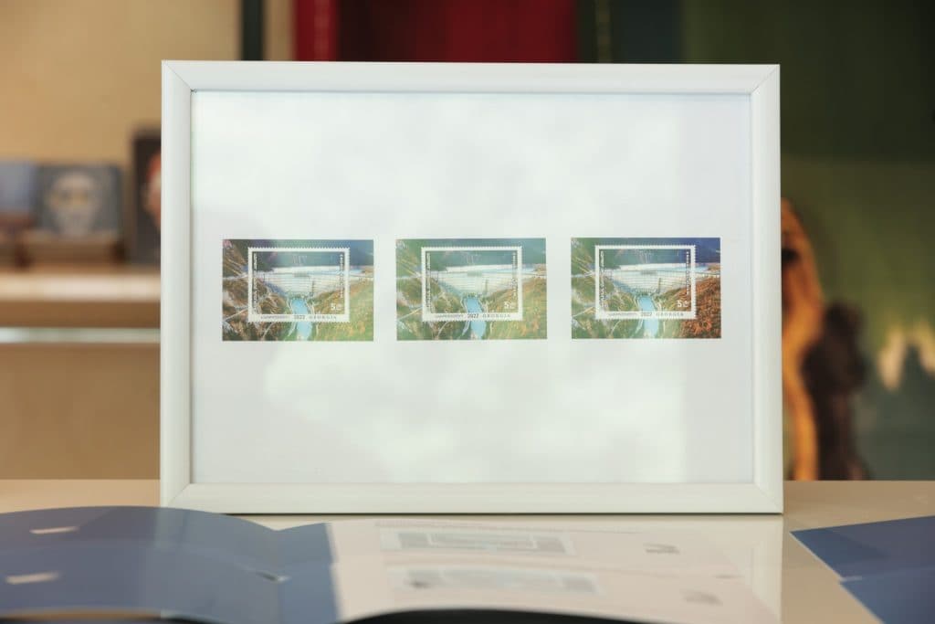 საქართველოს ფოსტის საფოსტო მარკა „ენგურჰესის თაღოვანი კაშხალი“ ენგურჰესის ტურისტულ ატრაქციაზე გაიყიდება - image 2