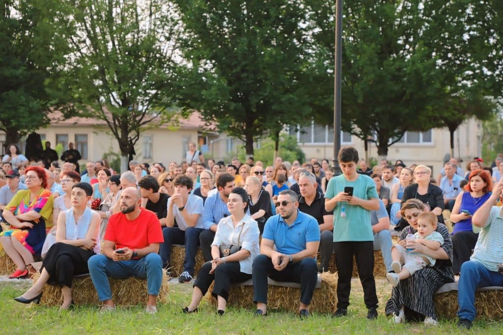 ზუგდიდში ფოლკლოროს საერთაშორისო ფესტივალი გალა კონცერტით დასრულდა - image 6