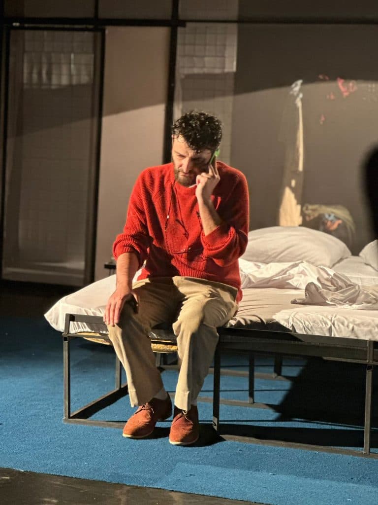 ზუგდიდშის თეატრში სპეკტაკლის „ყოველი წლის თებერვალში“ პრემიერა შედგა - image 3