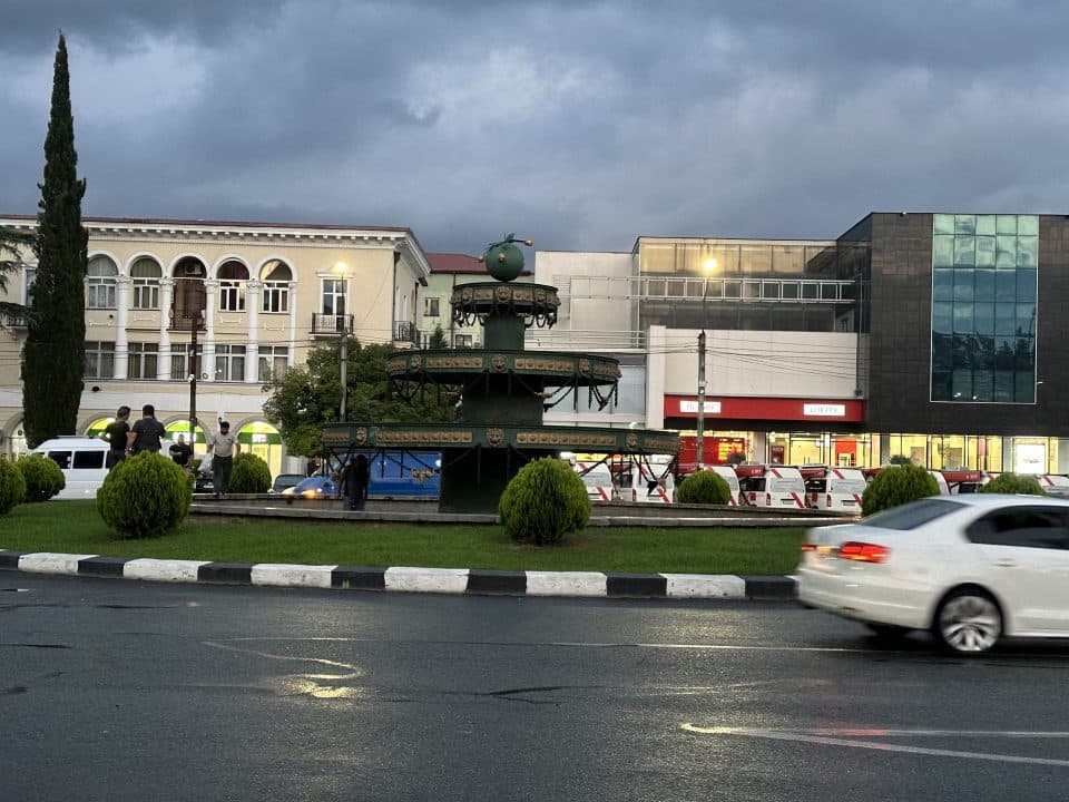 ზუგდიდის მერია დაზიანებული შადრევნის დემონტაჟს განახორციელებს