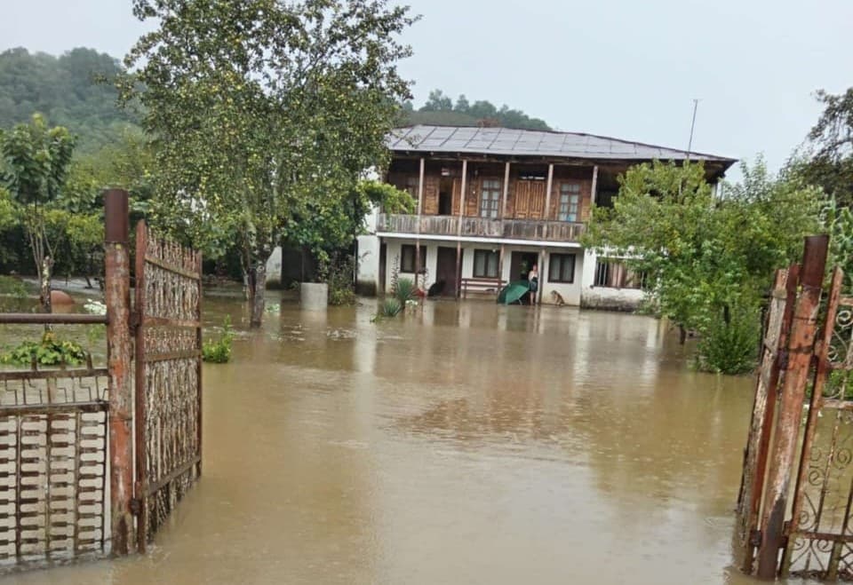 წალენჯიაში ძლიერმა წვიმამ პრობლემები შექმნა