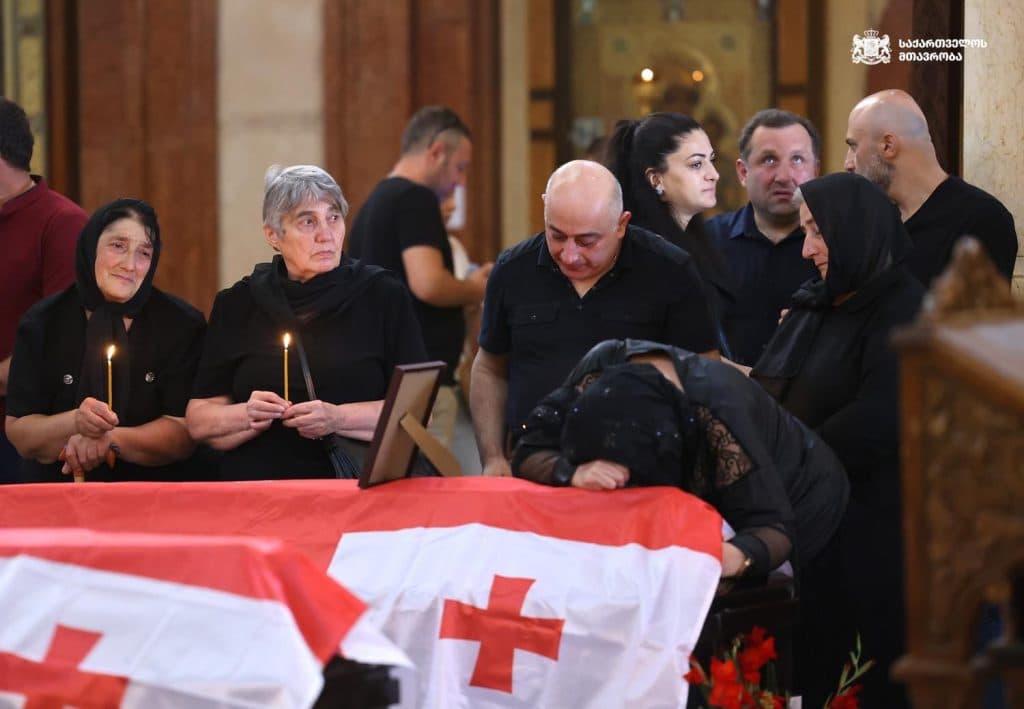 აფხაზეთიდან ომის პერიოდში დაღუპული 16 პირის ნეშთი გადმოასვენეს - image 3