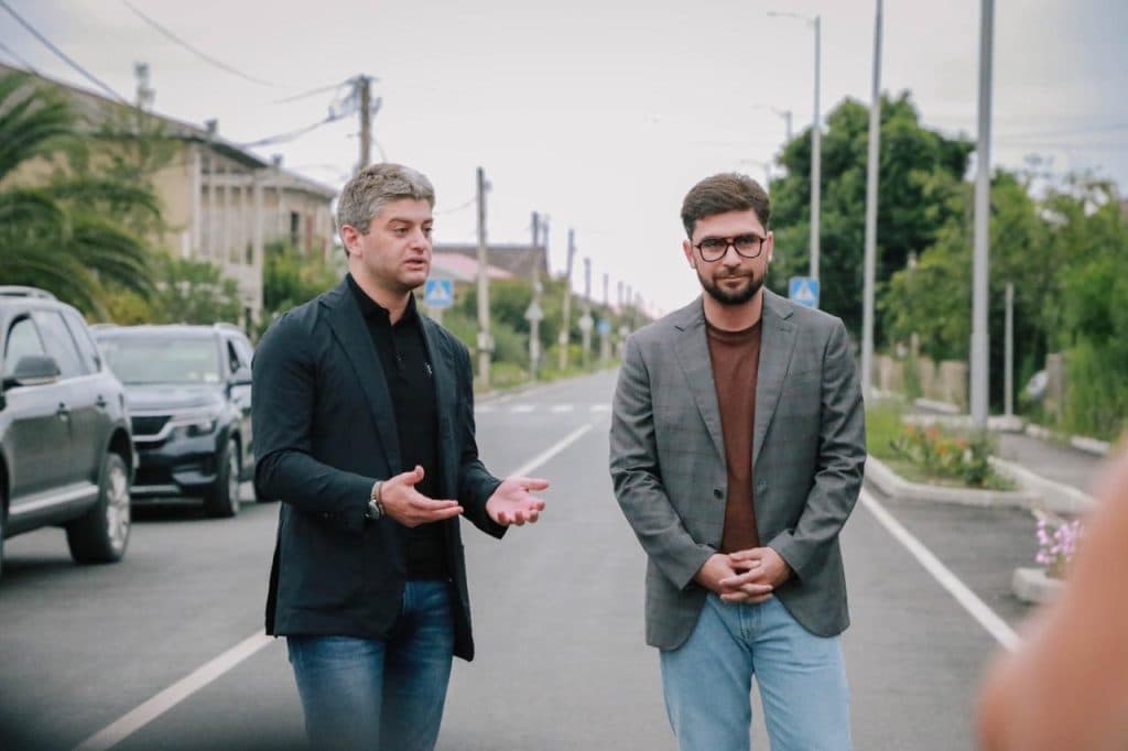 ფოთში, კონსტიტუციის ქუჩაზე, საგზაო ინფრასტრუქტურის მოწყობის სამუშაოები დასრულდა - image 7