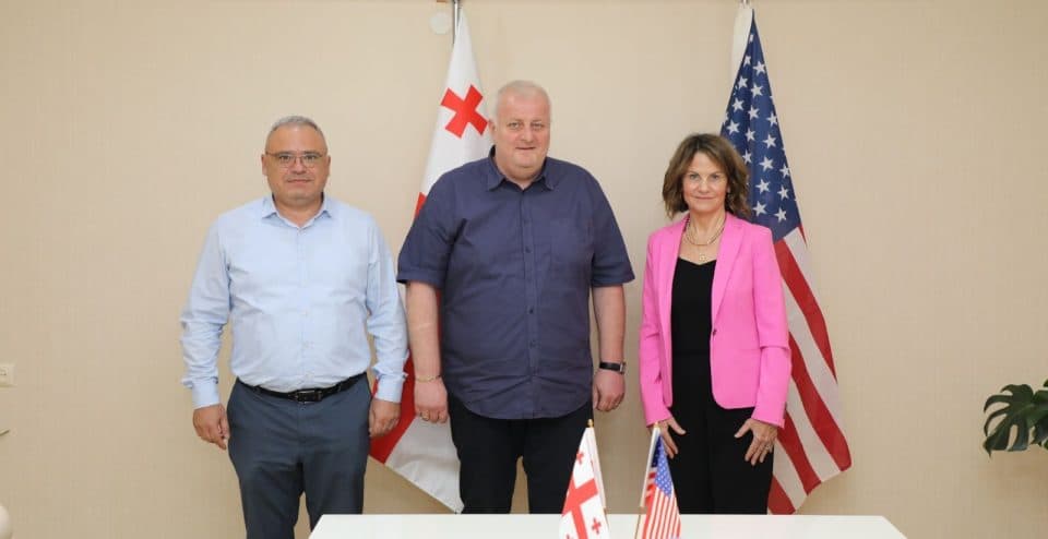 აშშ-ის ელჩი გუბერნატორს და ზუგდიდის მერს შეხვდა