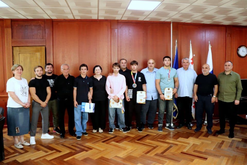 ხობის მერმა სპორტსმენებს მსოფლიო ჩემპიონატზე წარმატებით ასპარეზობა მიულოცა