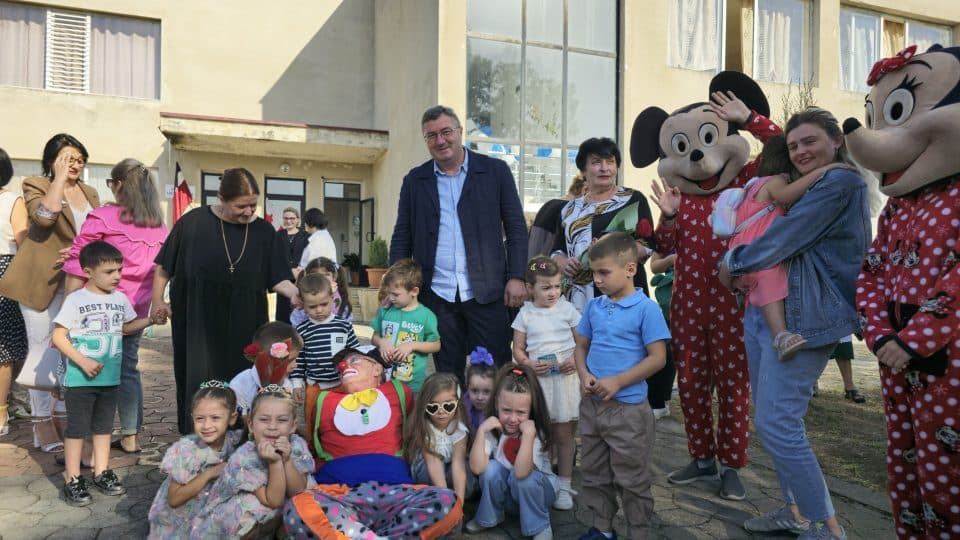 ჩხოროწყუს მუნიციპალიტეტის მერმა მოსწავლეებს, მასწავლებლებს და მშობლებს სასწავლო წლის დაწყება მიულოცა
