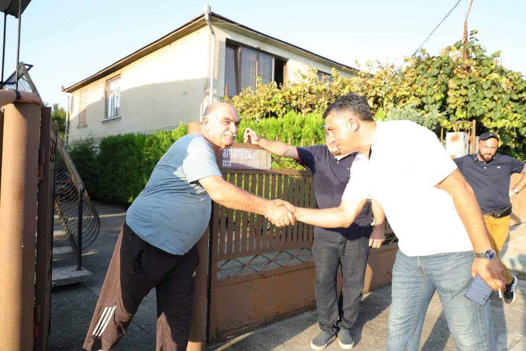 დავით კოდუა: ზუგდიდში 70-მდე ქუჩის რეაბილიტაციას ვახდენთ, პროცესი გაგრძელდება სანამ ყველა გზას არ მოვაწესრიგებთ - image 2