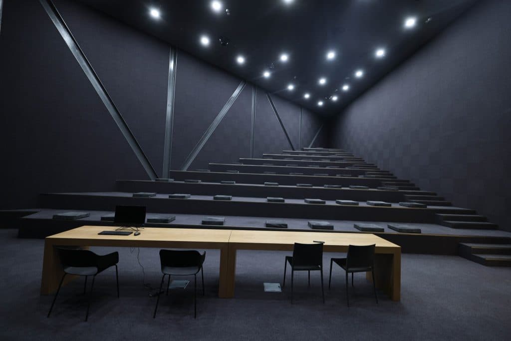 პრემიერმა ზუგდიდში ზვიად გამსახურდიას სახელობის ახალგაზრდული ცენტრი, ბიბლიოთეკა და მუზეუმი დაათვალიერა - image 4