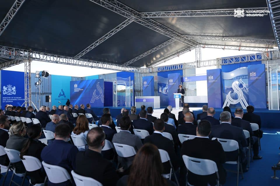 ირაკლი კობახიძე – ანაკლიის ღრმაწყლოვანი პორტის პირველი ფაზის გამტარუნარიანობა წელიწადში 600 ათასი კონტეინერი იქნება, საორიენტაციო საინვესტიციო ღირებულება კი 600 მლნ დოლარს შეადგენს