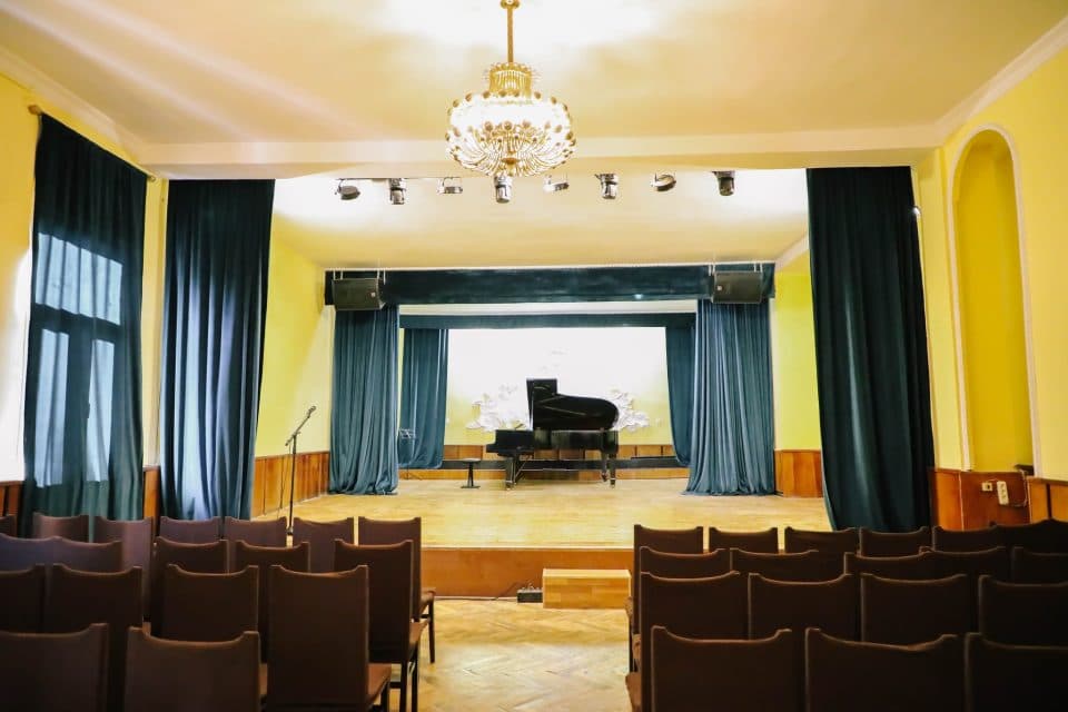 ფოთში სახელოვნებო სასწავლებელში კეთილმოწყობის სამუშაოები ჩატარდა