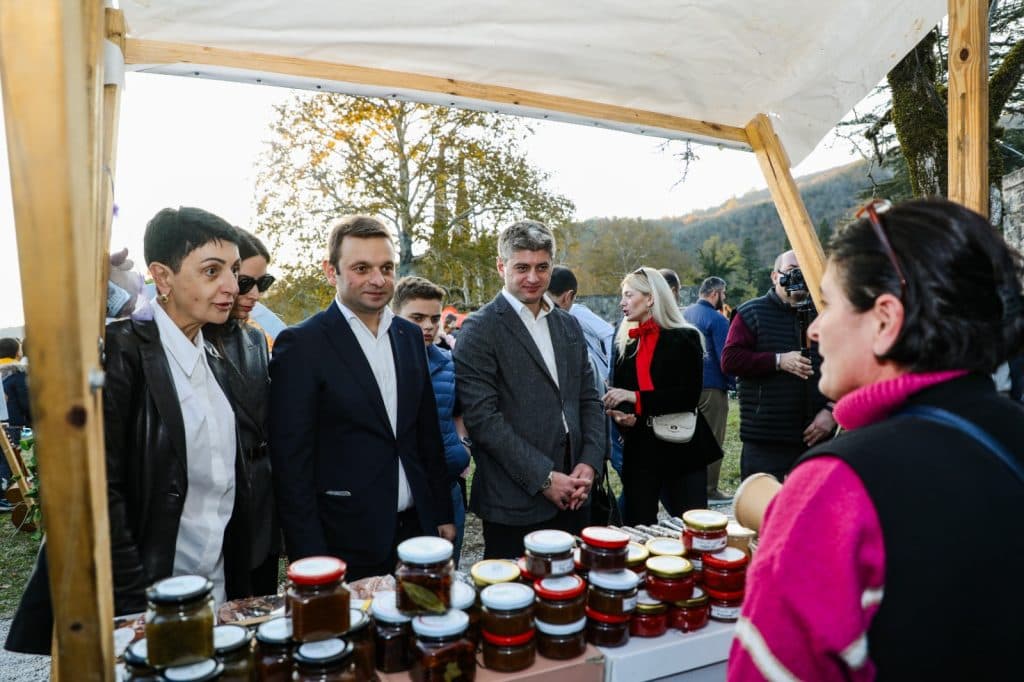 სენაკში „ეგრისობის“ დღესასწაულზე საპატიო მოქალაქის წოდება 13 ადამიანს გადასცეს [ფოტორეპორტაჟი] - image 3