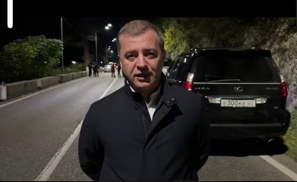 ადგურ არძიმბა: შეჩერდეს აფხაზეთის გაყიდვაზე მწვანე შუქის ანთება – რა მოთხოვნები აქვთ ბჟანიას მოწინააღმდეგეებს