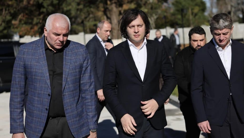 პრემიერმა ფოთში ახლად გახსნილი ნიჩბოსნობის ბაზა დაათვალიერა - image 2