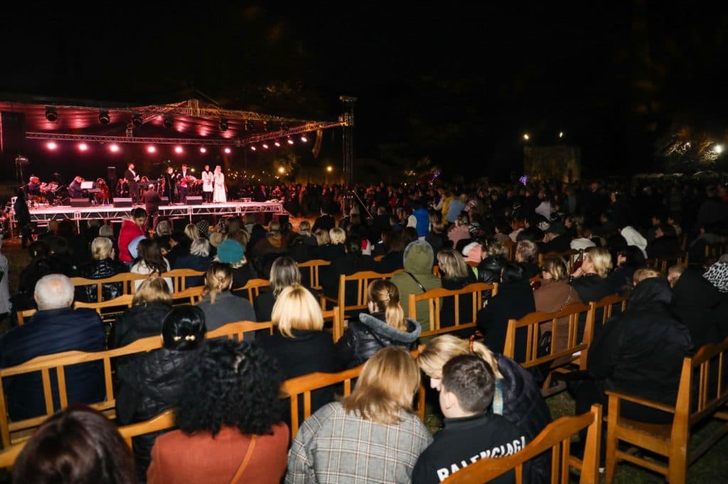 სენაკში „ეგრისობის“ დღესასწაულზე საპატიო მოქალაქის წოდება 13 ადამიანს გადასცეს [ფოტორეპორტაჟი] - image 8