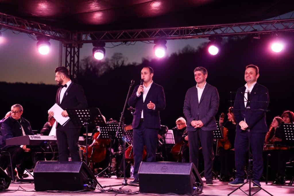 სენაკში „ეგრისობის“ დღესასწაულზე საპატიო მოქალაქის წოდება 13 ადამიანს გადასცეს [ფოტორეპორტაჟი] - image 10