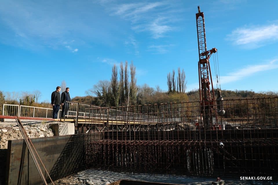 სენაკის მერი ლეძაძამეში, ხიდის სამშენებლო სამუშაოებს გაეცნო