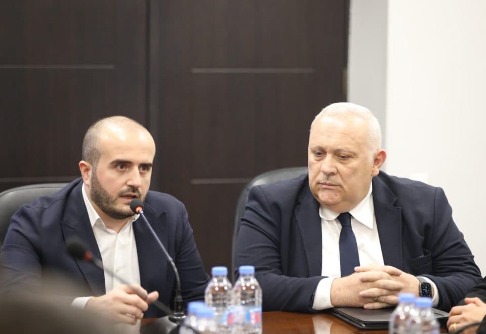 ნიკა ტყემალაძემ ადგილობრივი თვითმმართველობის წარმომადგენლებს სამეგრელო-ზემო სვანეთის ახალი სახელმწიფო რწმუნებული დავით ვერავა წარუდგინა