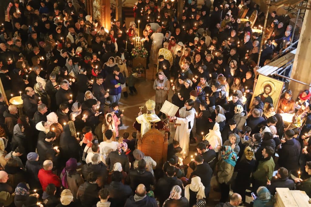 ზუგდიდში საშობაო ღვთის მსახურებას სახელმწიფო რწმუნებული ესწრება - image 5