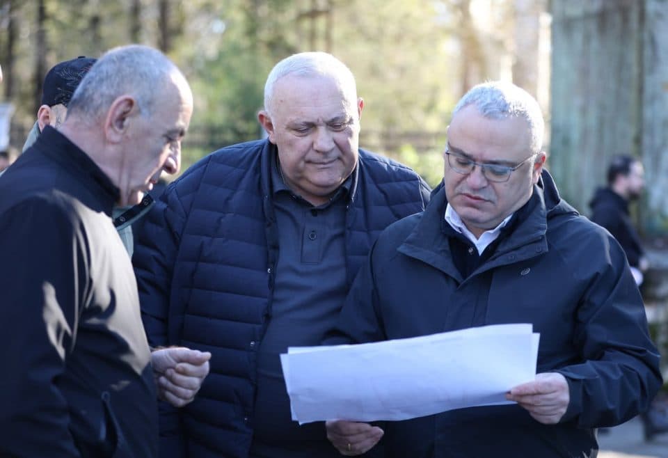 დადიანების სასახლის ეზოში 2007 წელს გასხვისებული მიწა ზუგდიდის მუნიციპალიტეტს დაუბრუნდა