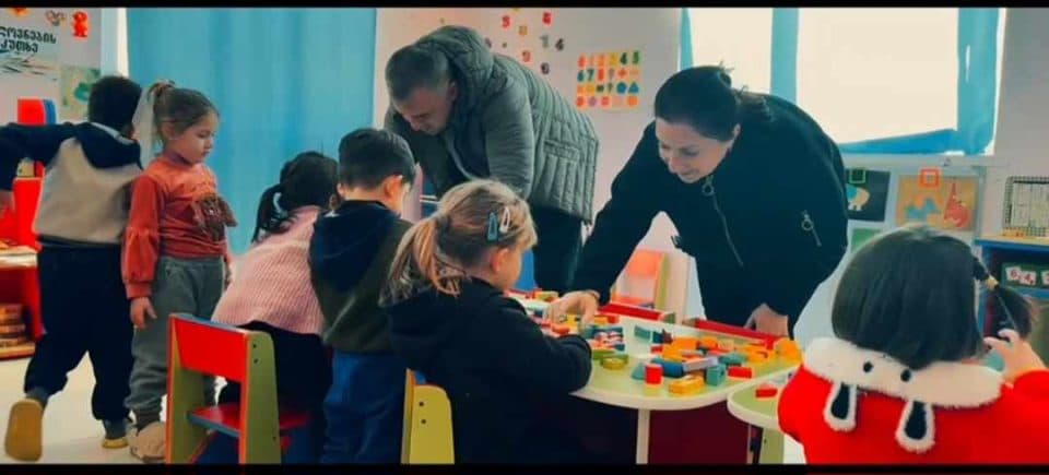 წალენჯიხაში საბავშვო ბაღების პედაგოგებს ხელფასი, 10%-იანი ზრდის პარალელურად, დამატებით 125 ლარითაც გაეზრდებათ