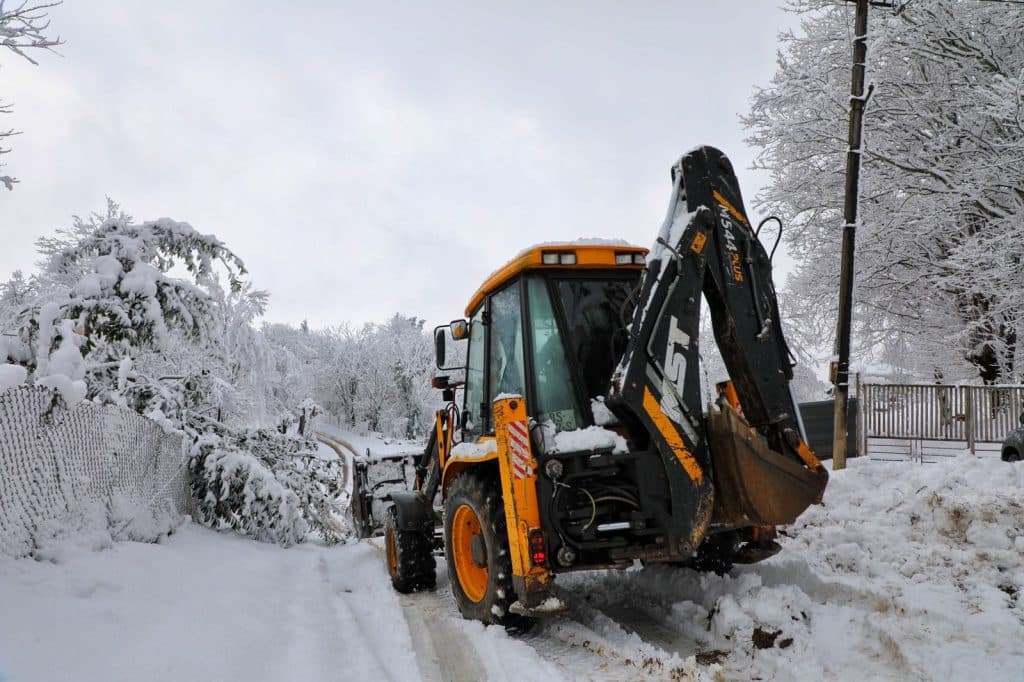 ზუგდიდის მერია: მიმდონარეობს სოფლის შიდა გზების გაწმენდითი სამუშაოები - image 2