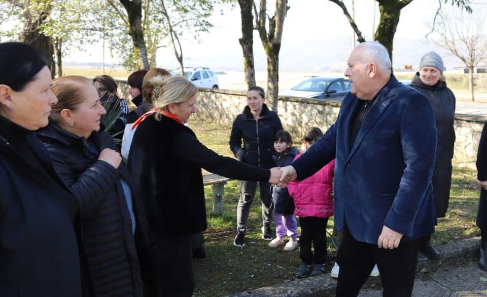 დავით ვერავამ სოფლის მხარდაჭერის პროგრამის ფარგლებში შეხვედრები ხობისა და სენაკის სოფლებში გამართა