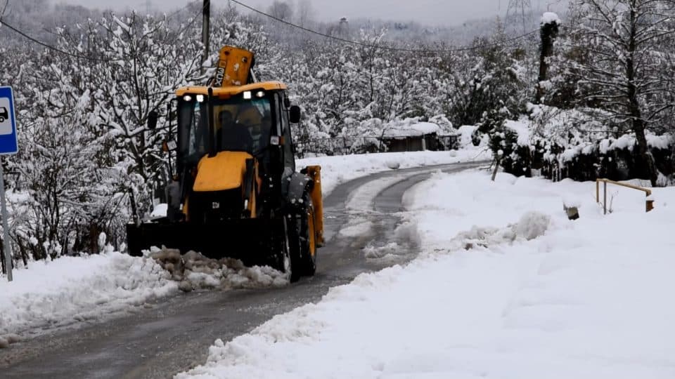 ხობის მუნიციპალიტეტში საავტომობილო გზების წმენდა აქტიურად მიმდინარეობს